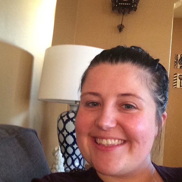 Meet your Posher, April - Picture 1 of 1